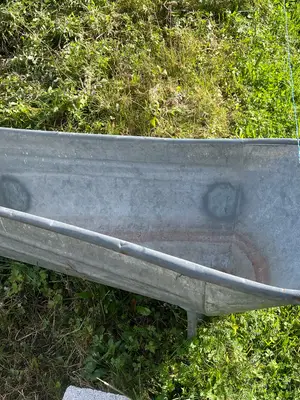 Ancienne baignoire en zinc de 1950 en bon état