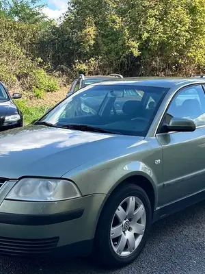 Volkswagen Passat de 2002 en bon état général, vitres électriques en panne
