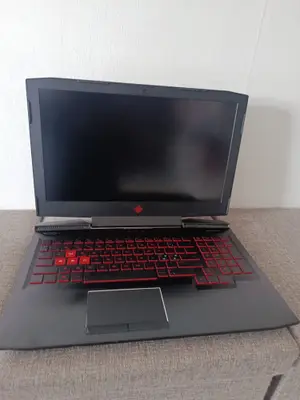 Ordinateur portable gaming Omen avec clavier suédois - Miniature 4