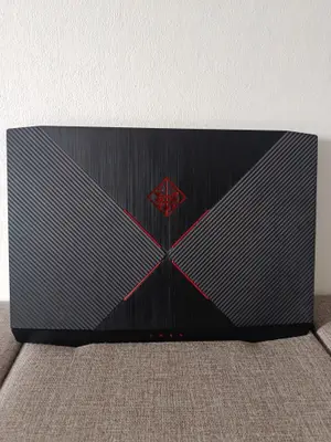 Ordinateur portable gaming Omen avec clavier suédois - Miniature 2