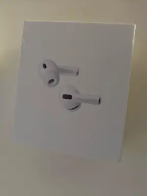 AirPods Pro 3 très peu utilisés avec leur emballage complet et les embouts