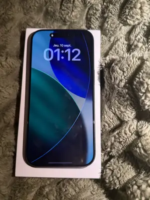 iPhone 17 256GB - Comme neuf avec boîte et chargeur