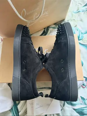 Chaussures Louboutin Junior 42,5 noires basses - comme neuves