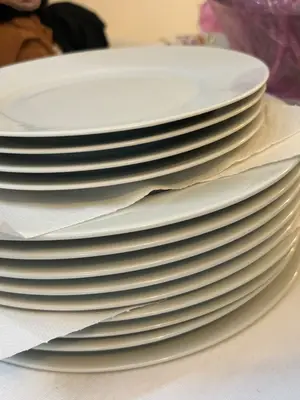 Assiettes IKEA neuves jamais utilisées