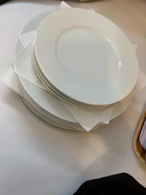 Assiettes IKEA neuves jamais utilisées - Miniature 2