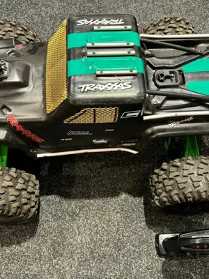 Camion monstre radiocommandé Traxxas X-Maxx 6S RTR sans balais, bon état