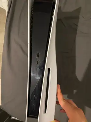 Console PS5 en bon état avec une manette - Miniature 2