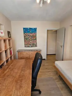 Loft lumineux avec cuisine équipée, chambre sous lucarne et deux balcons - Miniature 3