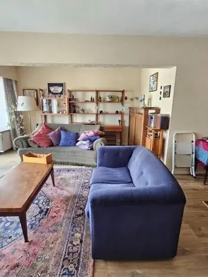 Loft lumineux avec cuisine équipée, chambre sous lucarne et deux balcons