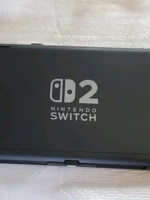 Nintendo Switch 2 couleurs noir en parfait état - Miniature 3
