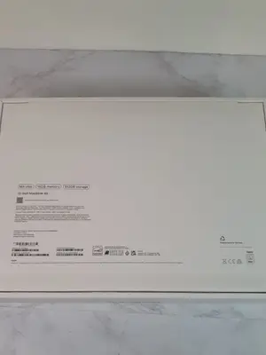 MacBook Air en très bon état avec boîte d’origine - Miniature 2