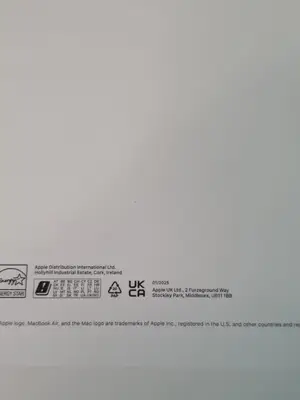 MacBook Air en très bon état avec boîte d’origine - Miniature 4