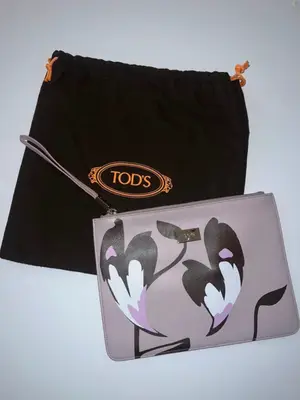 Pochette en cuir TOD’S rose-lilas avec motif floral