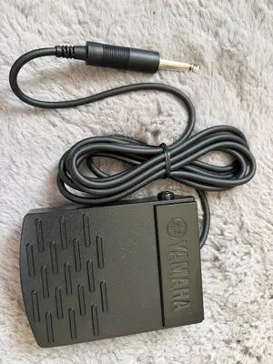 Pédale de sustain Yamaha FC5 + Enceinte offerte