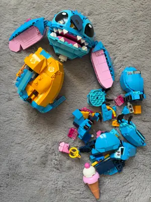 LEGO Disney Stitch 43249 - Complet avec figurine et accessoires - Miniature 2