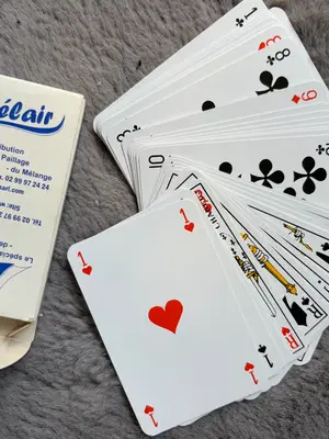 Lot de jeux de société ÉTAT NEUF + Jeu de cartes offert - Miniature 5