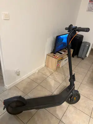 Trottinette électrique Ninebot E2 Pro - Très bon état - Miniature 2
