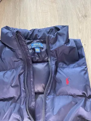 Veste sans manche Ralph Lauren neuve, jamais portée et sans étiquette - Miniature 4
