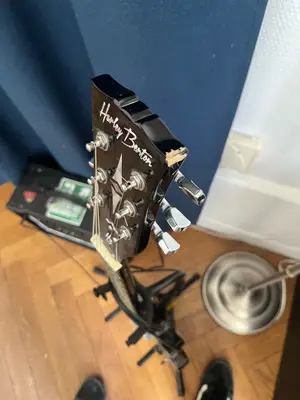 Guitare électrique Harley Benton avec ampli, défaut sur la tête - Miniature 3