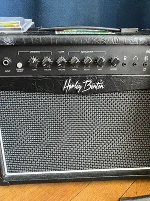 Guitare électrique Harley Benton avec ampli, défaut sur la tête - Miniature 4