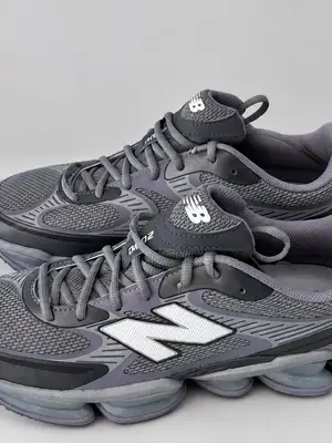 Baskets New Balance 2002R grises et violettes - Miniature 5