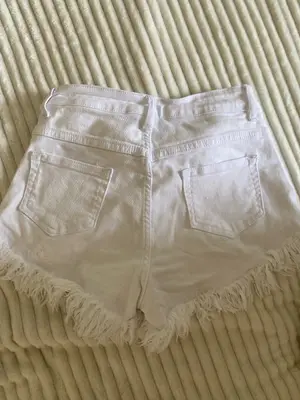 Short en jean blanc taille XS - Bords effilochés - Miniature 2