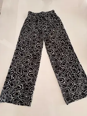 Pantalon noir à motif