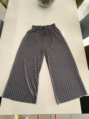 Pantalon gris à motif