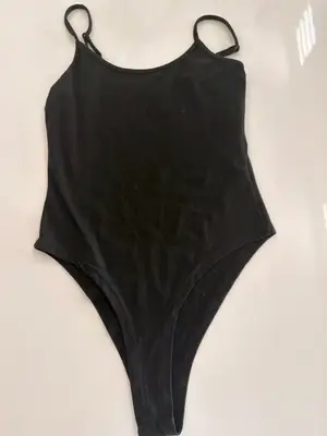 Body simple noir