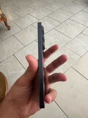 Samsung Galaxy S26 Ultra 256 Go en très bon état avec boîte et accessoires - Miniature 3
