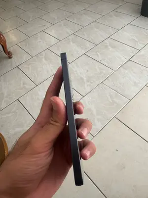 Samsung Galaxy S26 Ultra 256 Go en très bon état avec boîte et accessoires - Miniature 5