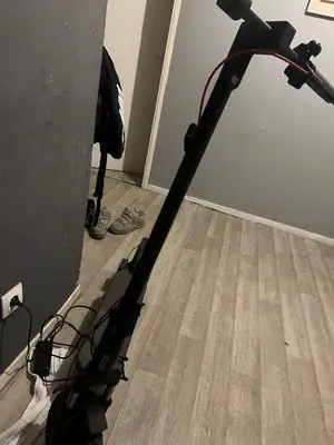 Trottinette électrique Xiaomi 5 en bon état autonomie 60km,clignotants intégré - Miniature 5