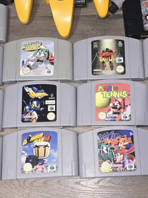 Console Nintendo 64 avec 3 manettes et jeux N64 - Miniature 4