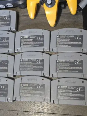 Console Nintendo 64 avec 3 manettes et jeux N64 - Miniature 5