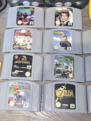Console Nintendo 64 avec 3 manettes et jeux N64 - Miniature 3