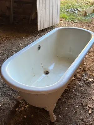 Baignoire ancienne sur pieds avec émail intact à 100 % - Miniature 4