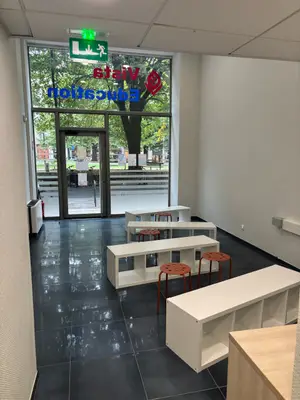 Murs commerciaux 130 m² à Grenoble, secteur recherché - Miniature 2