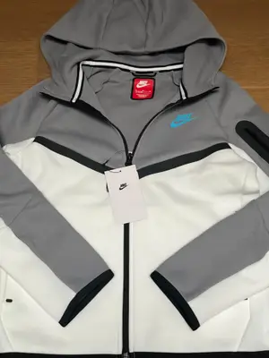 Nike Tech gris M enfants 8-10 ans