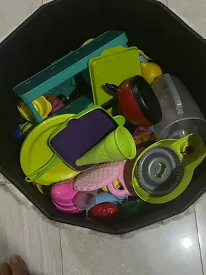 Lot de plus de 150 jouets