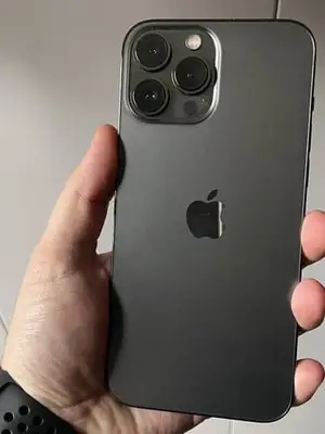 iPhone 13 Pro Max en état proche du neuf