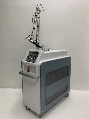 Machine PicoWay pour le détatouage et le traitement des taches