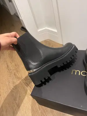 Bottine Chelsea Maje taille 37 en quasi neuf, détail au talon - Miniature 5