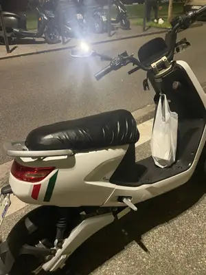 Scooter 50cc Électrique - Bon État