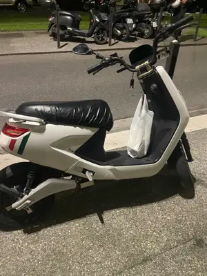 Scooter 50cc Électrique - Bon État - Miniature 2