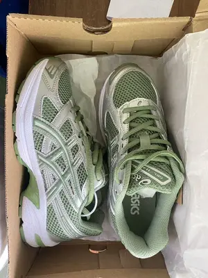 Basket de sport tennis Asics bleu marine, neuves jamais utilisées - Miniature 4