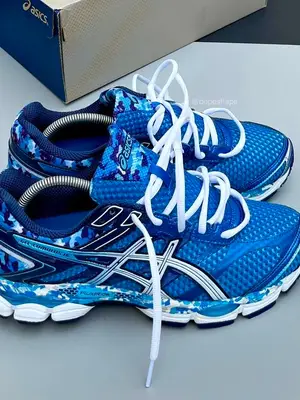 Basket de sport tennis Asics bleu marine, neuves jamais utilisées