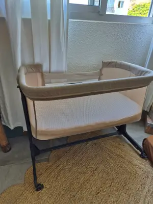 Cododo Kikkaboo Noha à roulette avec matelas et draps