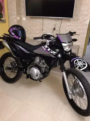 Moto Yamaha en bon état vendue avec casque