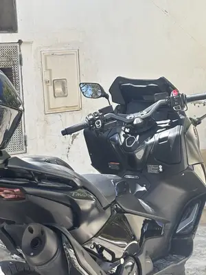 Scooter Yamaha à vendre – 3 000 € - Miniature 3