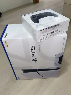 PlayStation 5 PS5 avec accessoires selon disponibilité